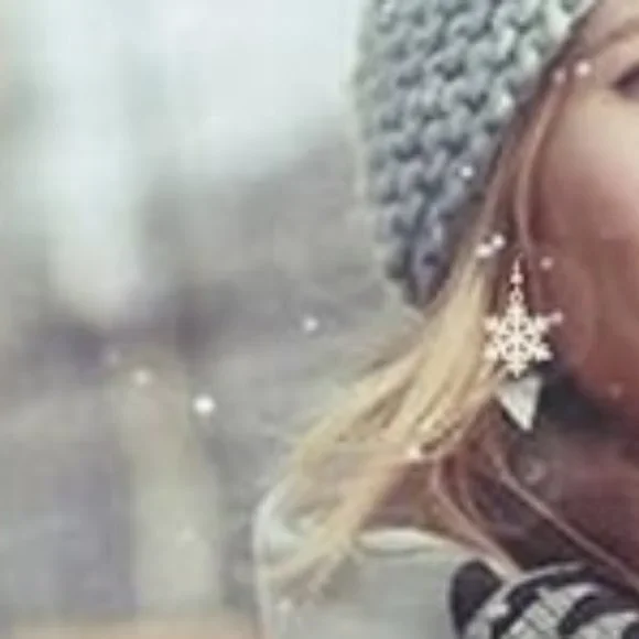 Snowflake Dangle Earringsff - Picture 3 of 4